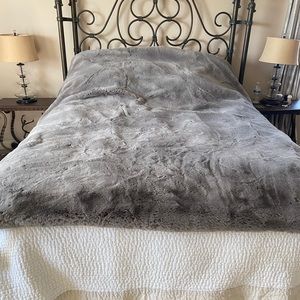 Restoration hardware faux fur large throw ( new)